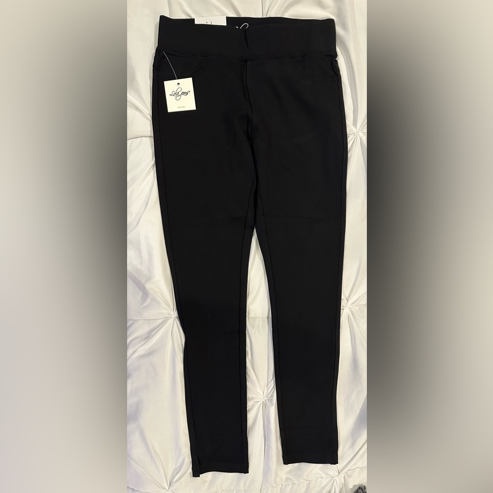 Lola Jeans. SZ SM Smoke and Pet Free